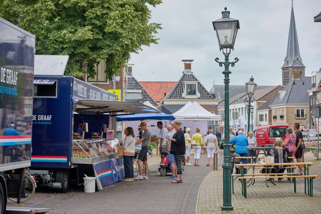 Vlootschouw historische reddingboten in Lemmer